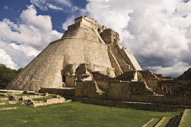 Mérida Day Trip: Uxmal Ruins, Cenote Peba & Chocolate Museum - Exploring Uxmal: The Heart of Mayan Architecture