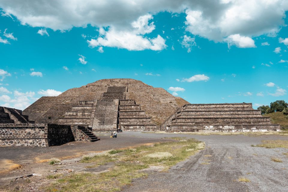 Mexico City: Teotihuacan and Tlatelolco Day Trip by Van - Pyramids of the Sun and Moon