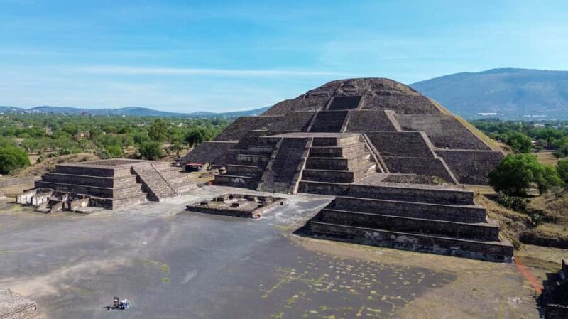 Mexico City: Teotihuacan & Basilica of Guadalupe with Lunch - The Guide and the Group Experience
