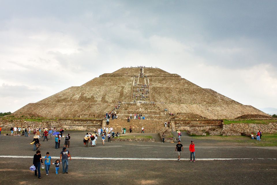 Mexico City: Teotihuacan, Guadalupe Shrine & Tlatelolco Tour - Knowledgeable Bilingual Tour Guide