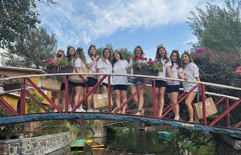 Mexico City: Xochimilco Boat Party with Unlimited Drinks - Guides and Atmosphere: Authentic and Engaging