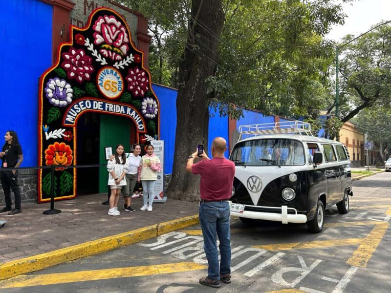 Mexico: Coyoacan & Xochimilco:VW bus, Boat & Brunch - Family - Key Points