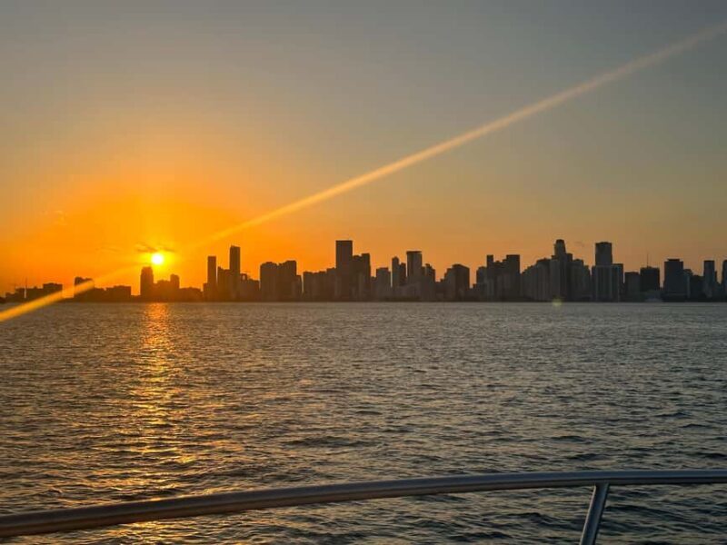 Miami: 2 Hour Night Cruise with Open Bar & Skyline Views - The Experience: What to Expect on the Water