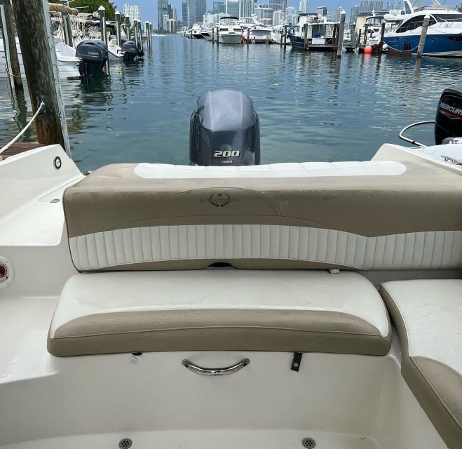 Miami: 24-Foot Private Boat for up to 8 People - Languages and Features