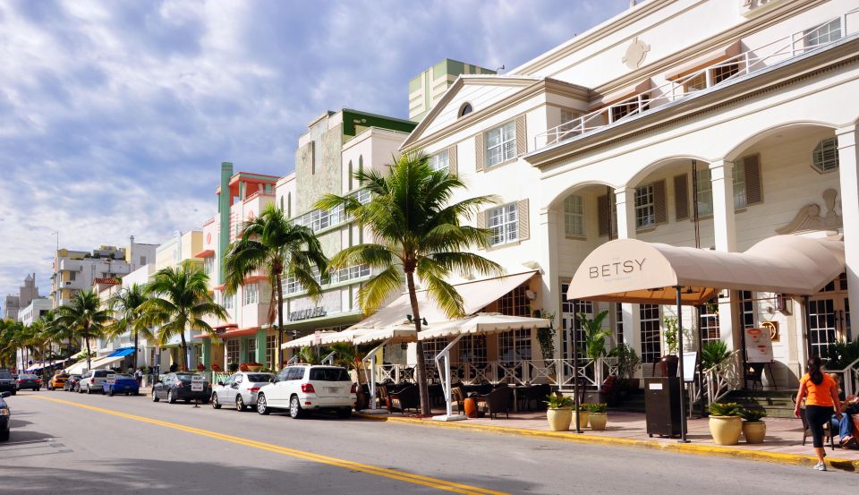 Miami Beach Art Deco & History Non-Touristy Bike Tour - True Crime Stories