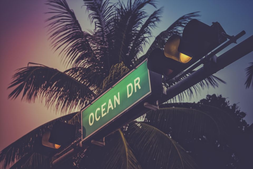 Miami Beach Bar Tour: Art Deco & Neon Lights With Historian - Insights Into Art Deco Architecture