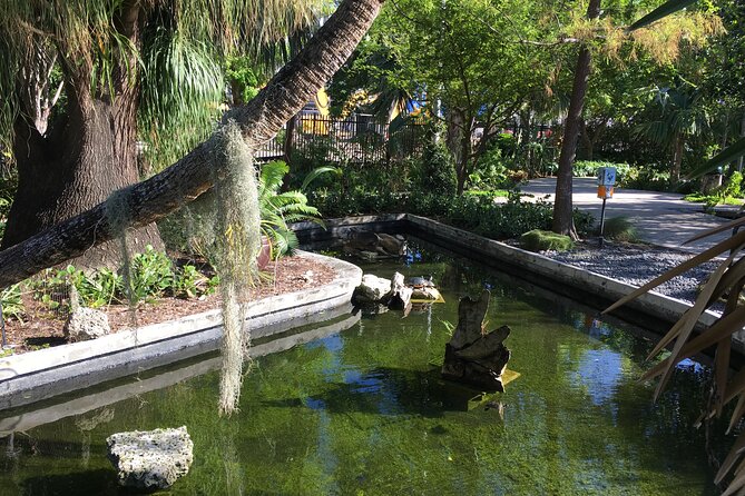 Miami Beach Private Smartphone Audio Walking Tour - Tour Guide Commentary and GPS Map