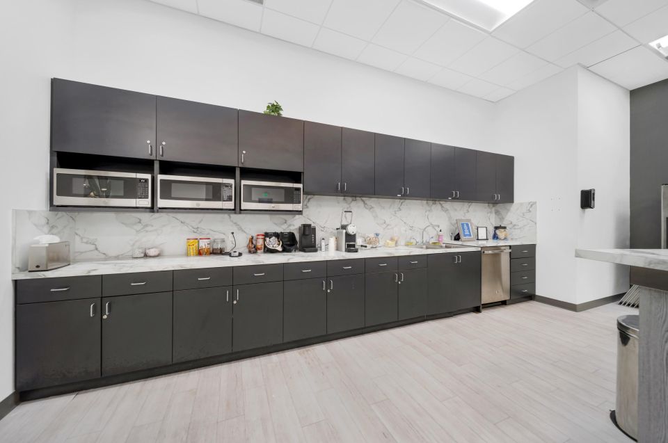 Miami: Cruise Line Lounge Access and Luggage Storage - Key Points