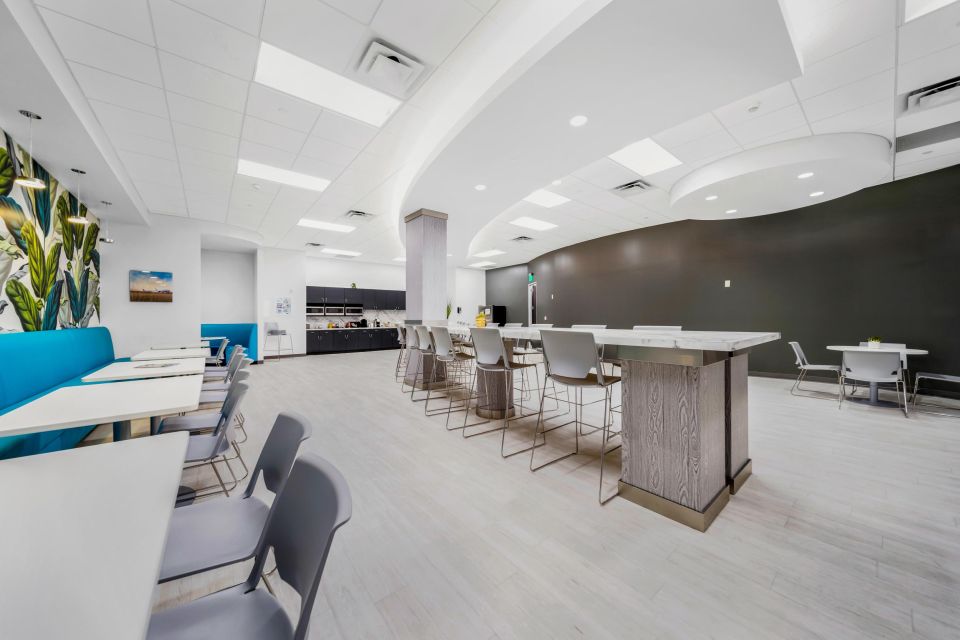 Miami: Cruise Line Lounge Access and Luggage Storage - Location and Access