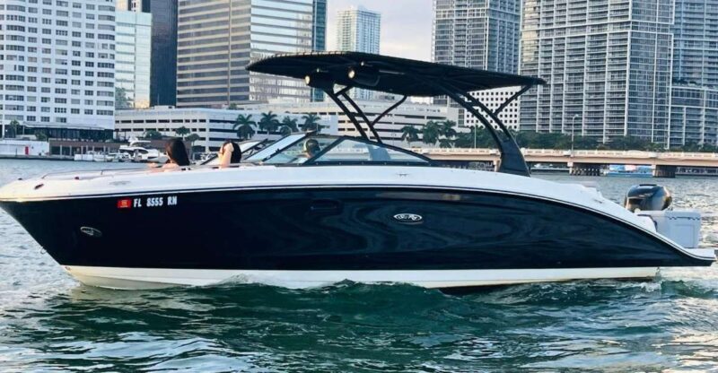 Miami: Guided Boat Tour with Champagne - Key Points
