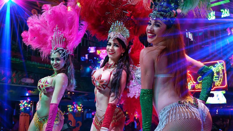 Miami: Mangos Tropical Cafe Dinner & Show - Acclaimed Cabaret Show