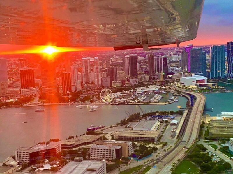 Miami Sunset: Private Luxury Airplane Tour - An In-Depth Look at the Miami Sunset Flight