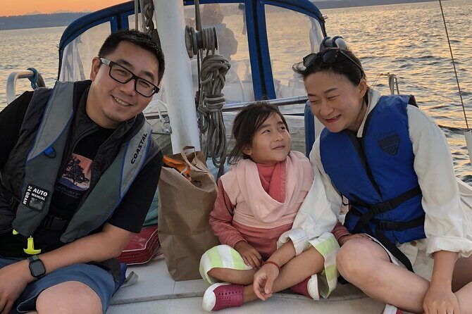 Mid-Day & Sunset Sailing on Seattle's Majestic Puget Sound - An In-Depth Look at the Experience