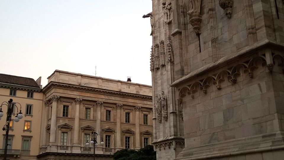 Milan: 2-Hour City Center Evening Tour - Explore Milans Illuminated Landmarks