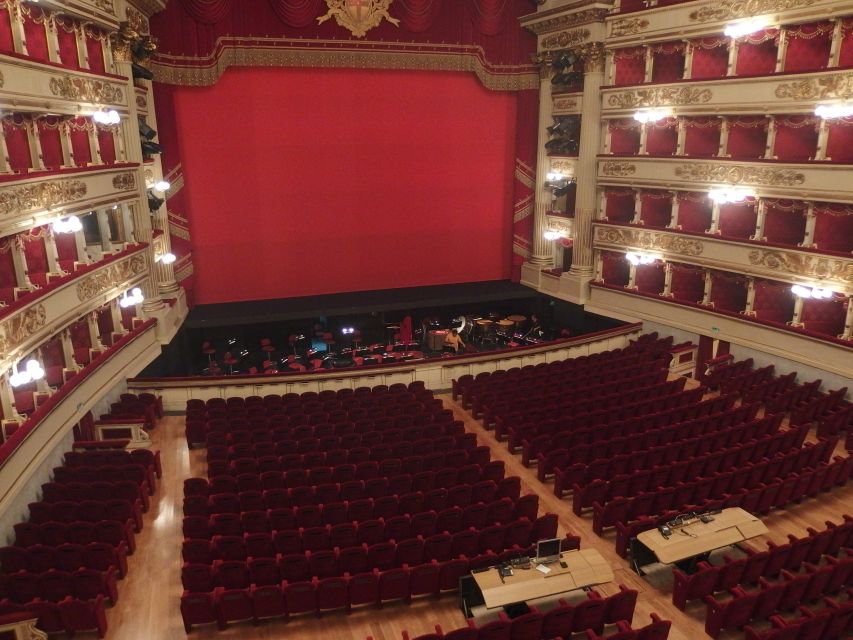 Milan: City Highlights Walking Tour - Dress Code
