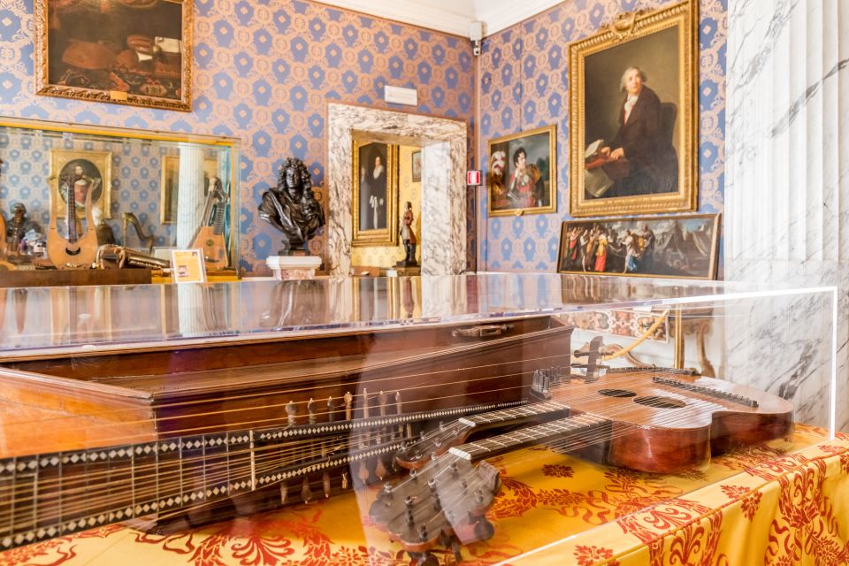 Milan City Tour and La Scala Museum - Discovering Piazza Dei Mercanti