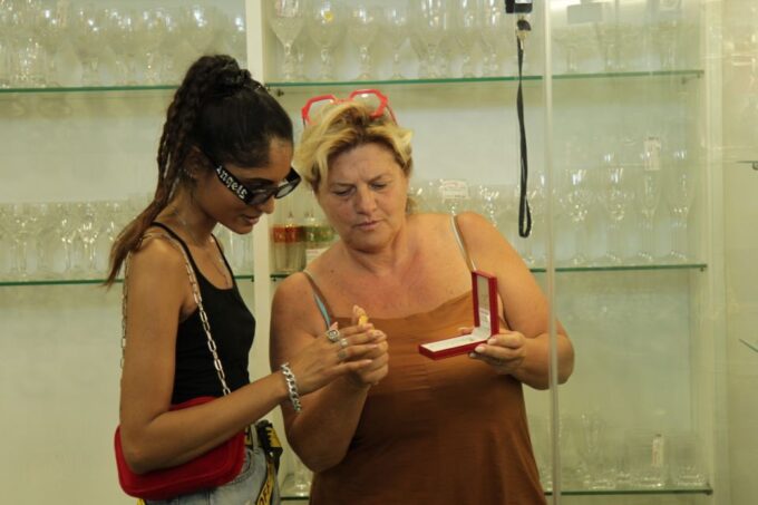 Milan: Fashion & Design Vintage Shopping Store - Join the Vintage Journey
