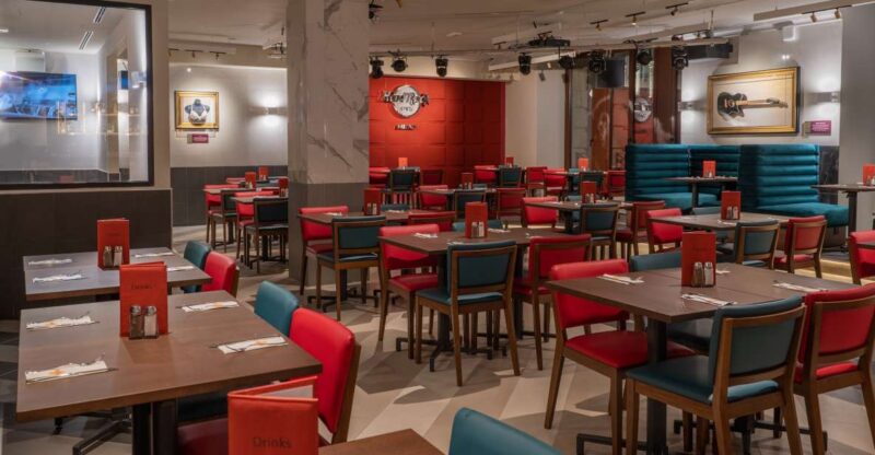 Milan: Hard Rock Cafe With Set Menu for Lunch or Dinner - Gold Menu Option