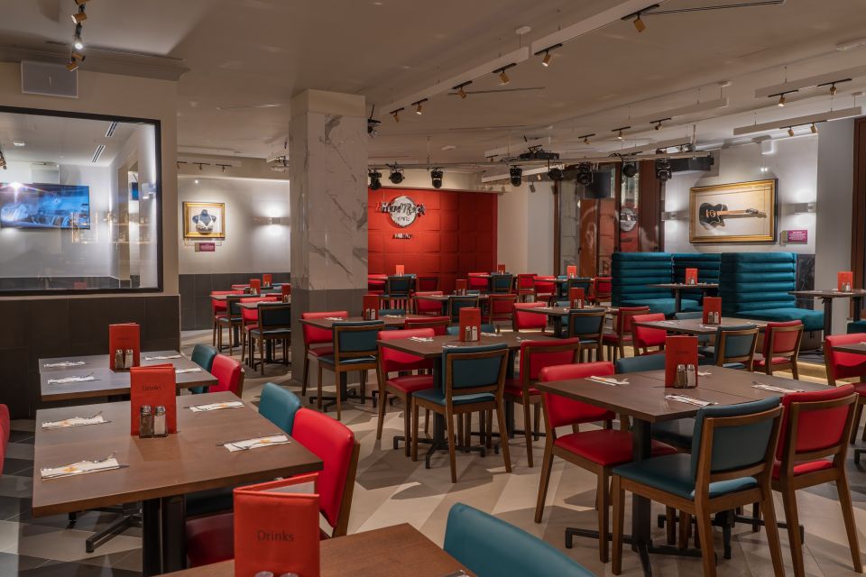 Milan: Hard Rock Cafe With Set Menu for Lunch or Dinner - Dining Experience Highlights