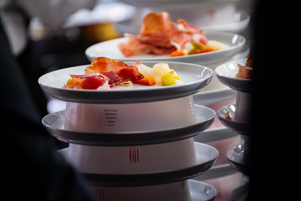 Milan: Maison Milano Saturday Dinner and Show - Booking Information