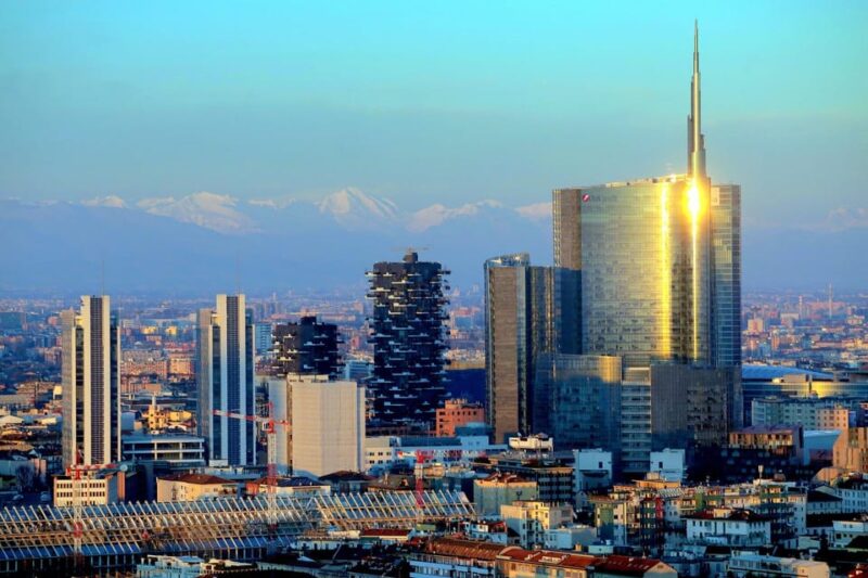 Milan: Night Tour by Bus - Navigating the Navigli District