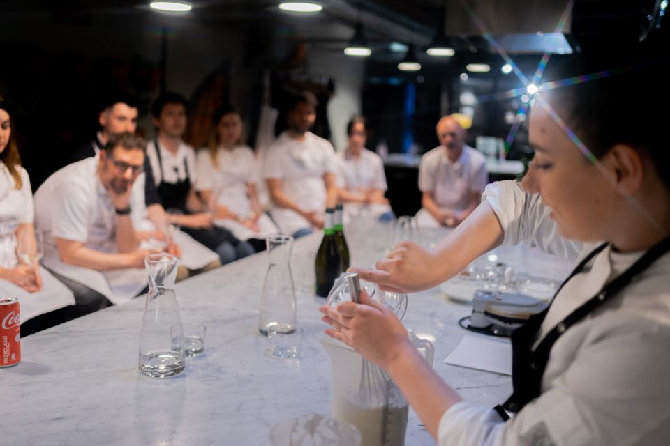 Milan: Pizza and Gelato-Making Class - Getting to the Cooking School