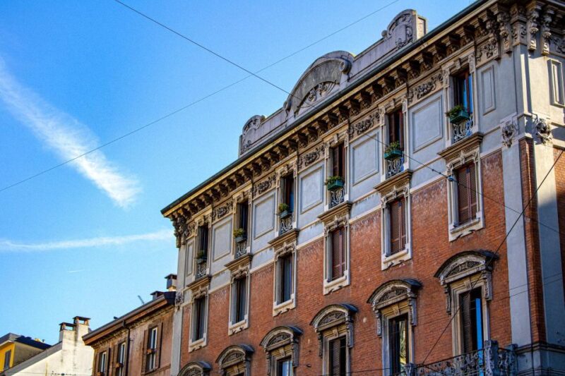 Milan: Self-Guided Audio Tour Exploring the Famous Five Days - Key Points