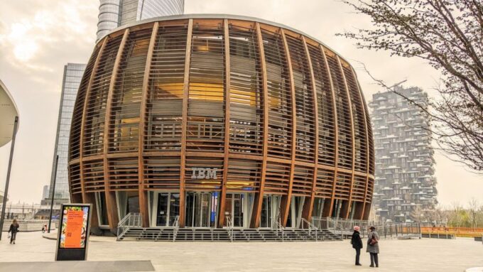 Milan: Self-guided Walk in Futuristic Porta Nuova District - Required Equipment and Preparation