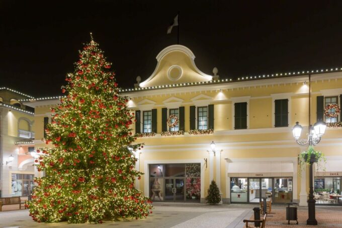 Milan: Serravalle Designer Outlet Roundtrip Bus Transfer - Amenities and Services Offered