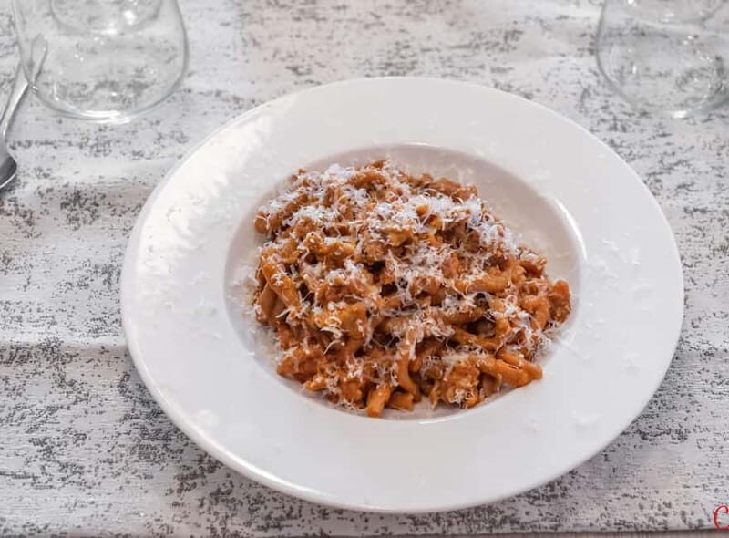 Milan: Vegan Pasta & Dessert Making Class with Wine Pairing - Why This Vegan Pasta & Dessert Class Stands Out