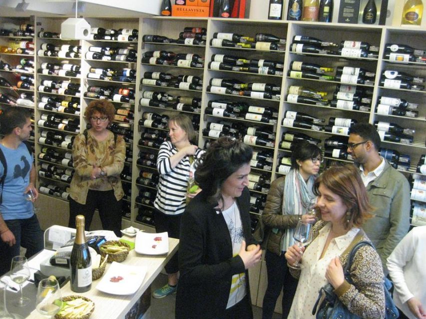 Milan: Wine Tasting With an Italian Sommelier - Pairing Wine With Food