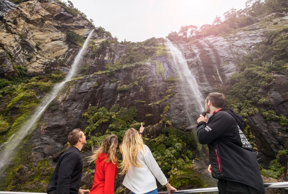 Milford Sound: Cruise and Underwater Observatory - Meeting Point