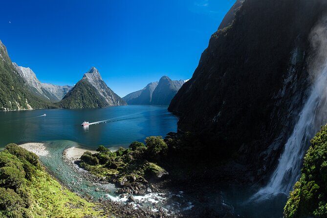 Milford Sound Full Day Tour from Te Anau with Cruise - Return via Hollyford Track and Scenic Outlooks