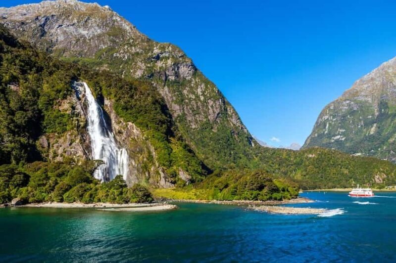 Milford Sound Heli-Cruise-Heli | 4.5hr Scenic Experience - The Sum Up