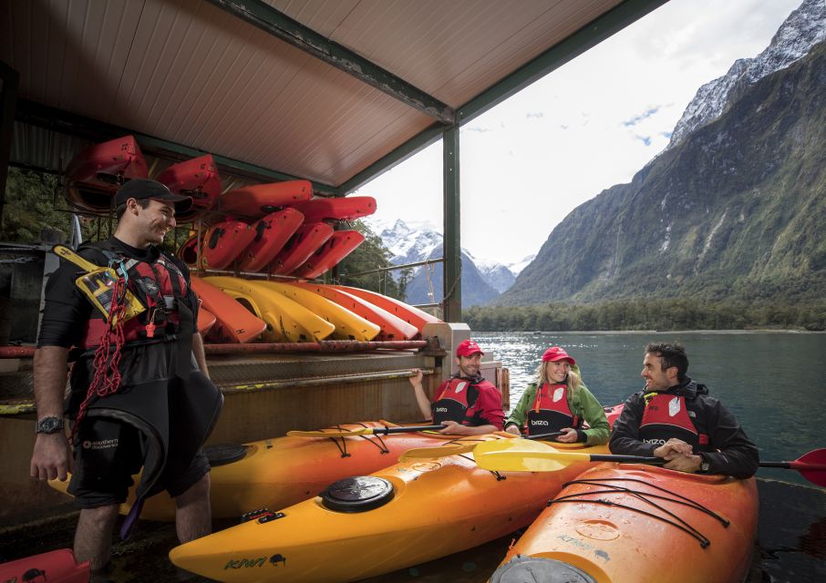 Milford Sound: Kayaking Tour - Group Size and Language