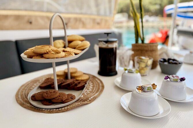 Milos Private Full Day Catamaran Cruise with Lunch and Drinks - Comfort and Convenience: What to Expect