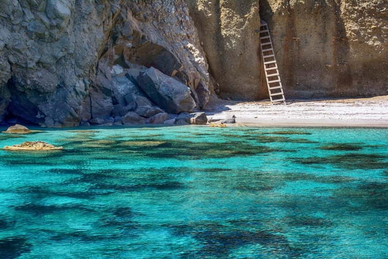 Milos: Speed Boat Rental with skipper - The Practical Aspects