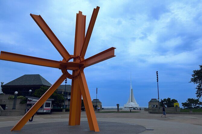 Milwaukee Scavenger Hunt Walking Tour and Game - Key Points