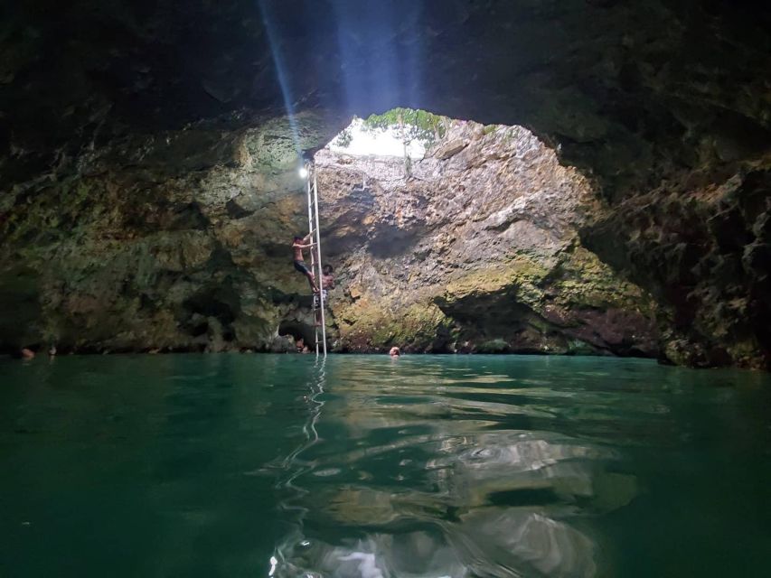 Mineral Spring, Herb Farm, Seven Mile Beach and Ricks Cafe - Amenities