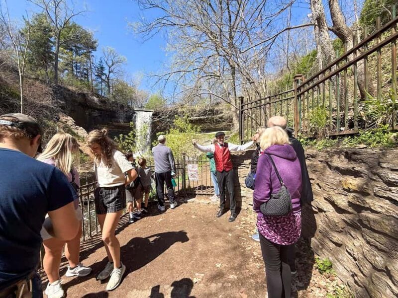 Minneapolis: Minnehaha Falls Trolley Ride - A Scenic and Informative Introduction to Minneapolis