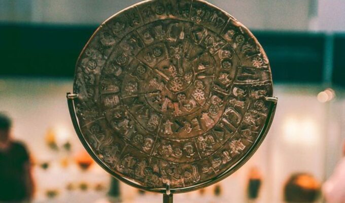 Minoan Crete: Knossos Palace & Heraklion Museum With Winery - Exploring Knossos Palace