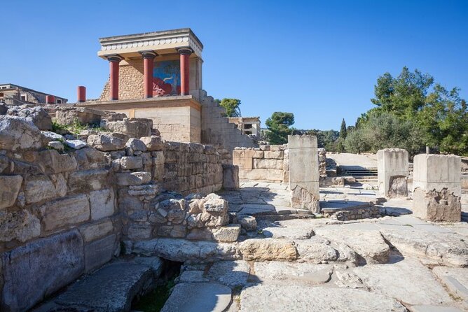 Minoan Path: Knossos Palace, Winery Visit, Lunch at Archanes - Lunch at Archanes