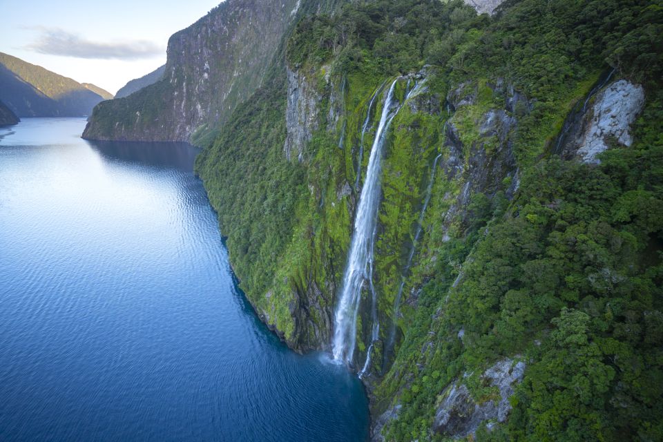 Mitre Peak | Helicopter Flight | Milford Helicopters - Booking Information