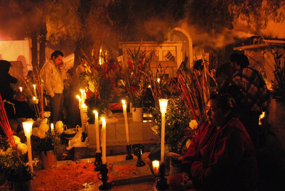 Mixquic Day of the Dead Celebration From Mexico City - Observing the Decorative Displays