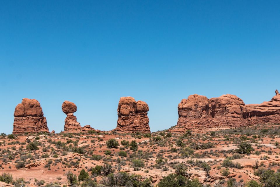 Moab: Arches National Park Driving Tour - Cove of Caves and Panorama Point