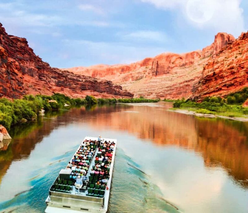 Moab: Colorado River Dinner Cruise with Music and Light Show - Value and Practicality
