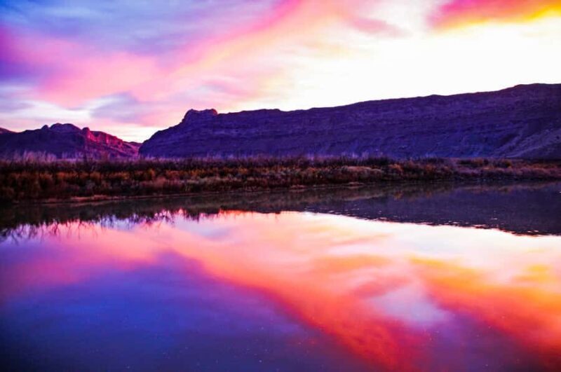 Moab: Colorado River Dinner Cruise with Music and Light Show - FAQ