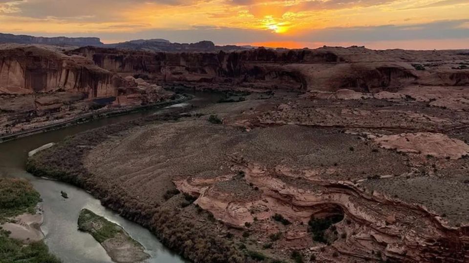 Moab: Hells Revenge Beast 4x4 Adventure Tour - Meeting Point