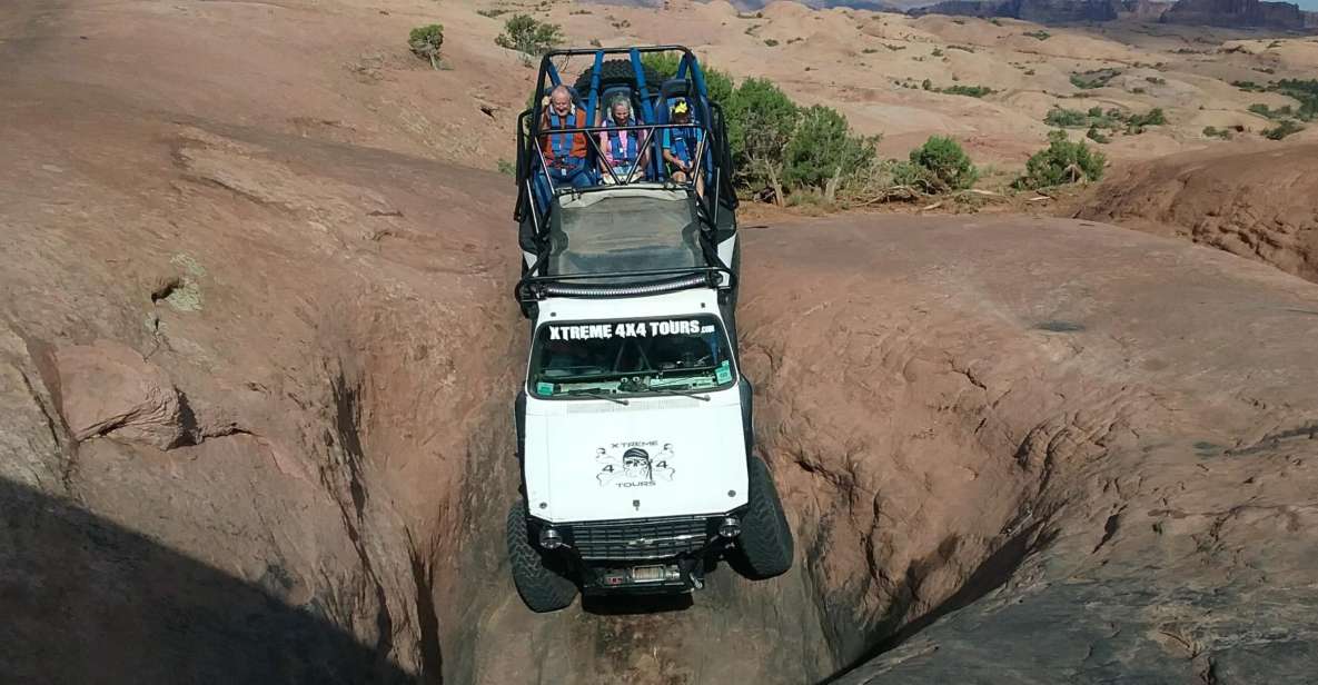 Moab: Hells Revenge & Fins N Things Trail Off-Roading Tour - Exploring Hells Revenge Trail