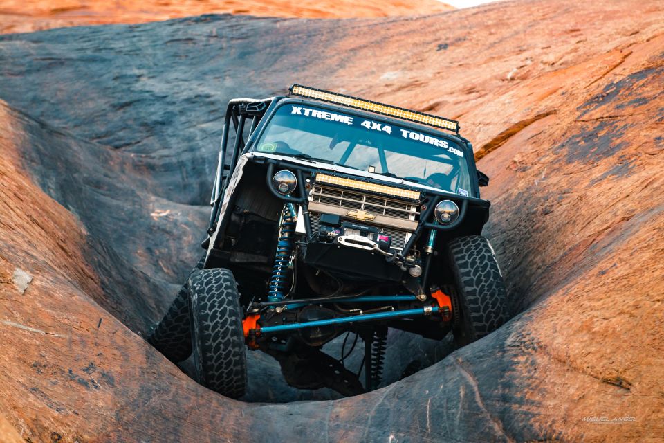 Moab: Hells Revenge & Fins N Things Trail Off-Roading Tour - Petrified Sand Dunes Experience